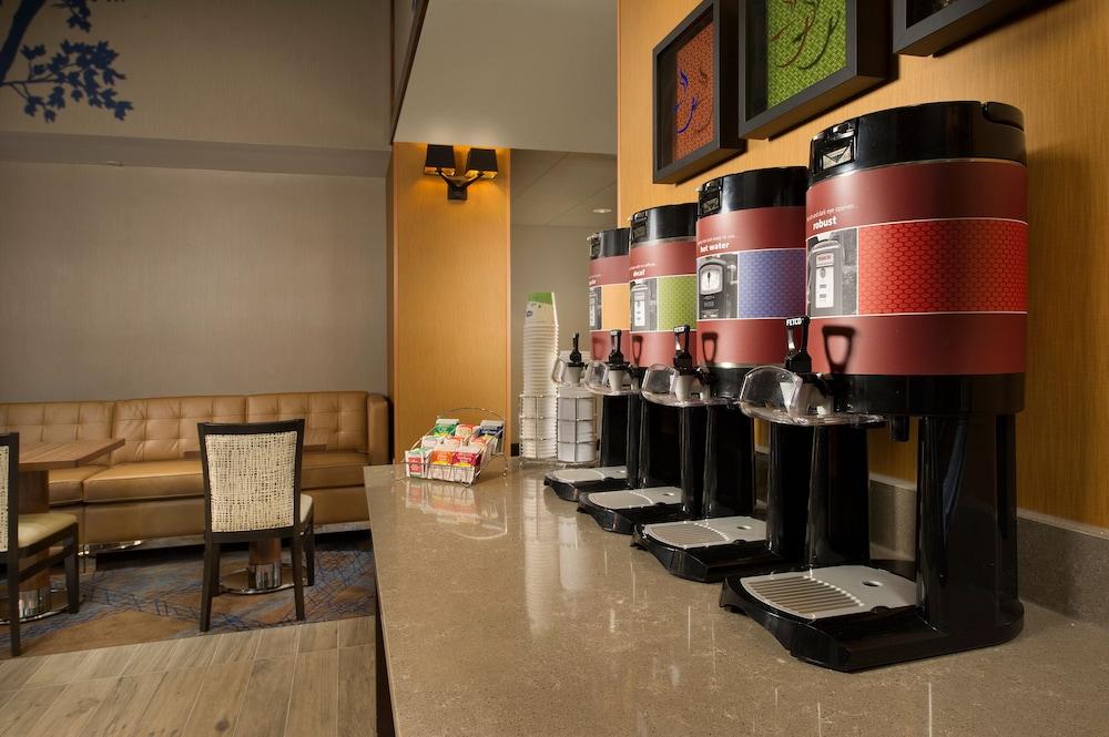 Hampton Inn & Suites Baltimore/Woodlawn Экстерьер фото