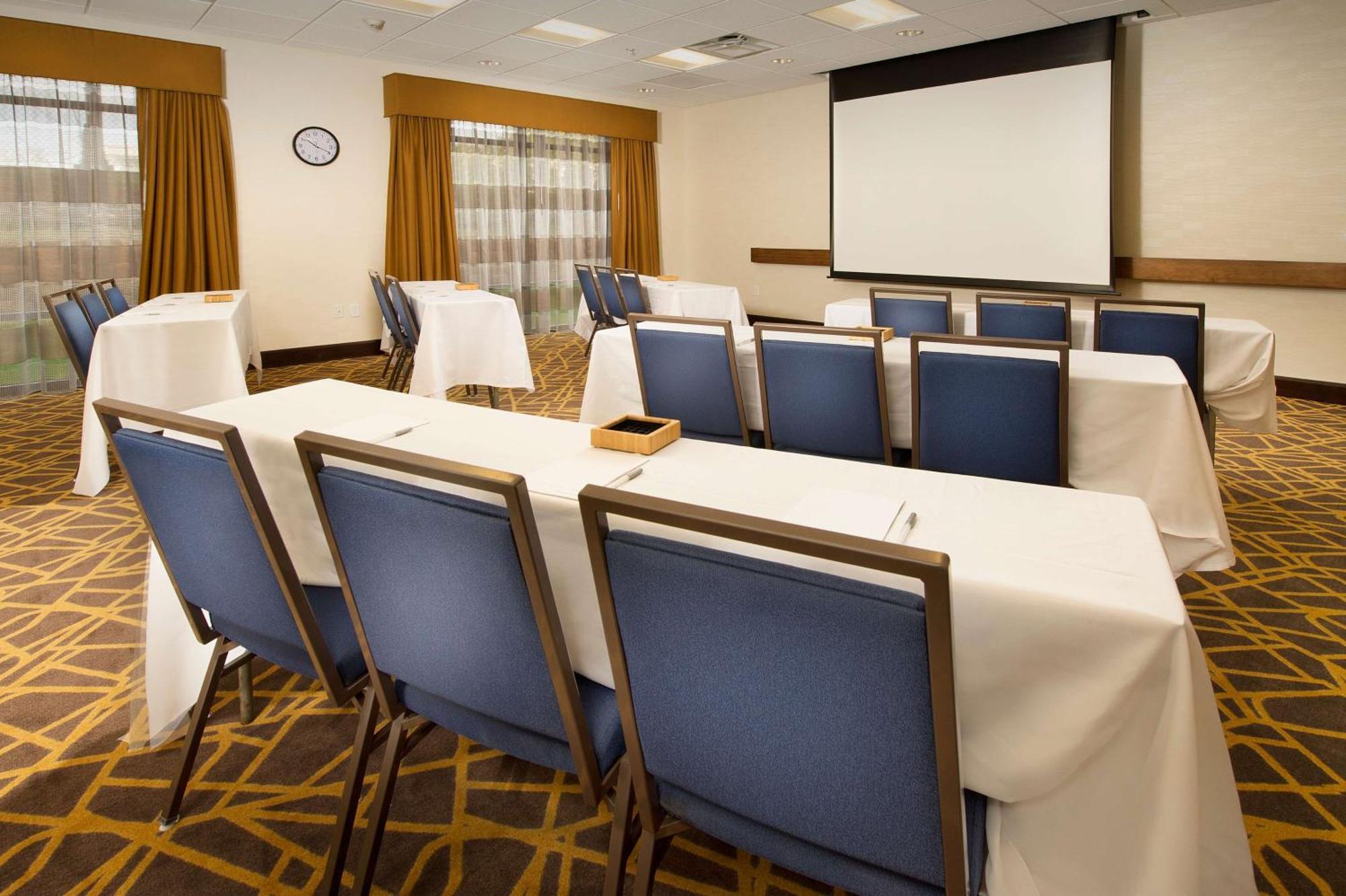 Hampton Inn & Suites Baltimore/Woodlawn Экстерьер фото