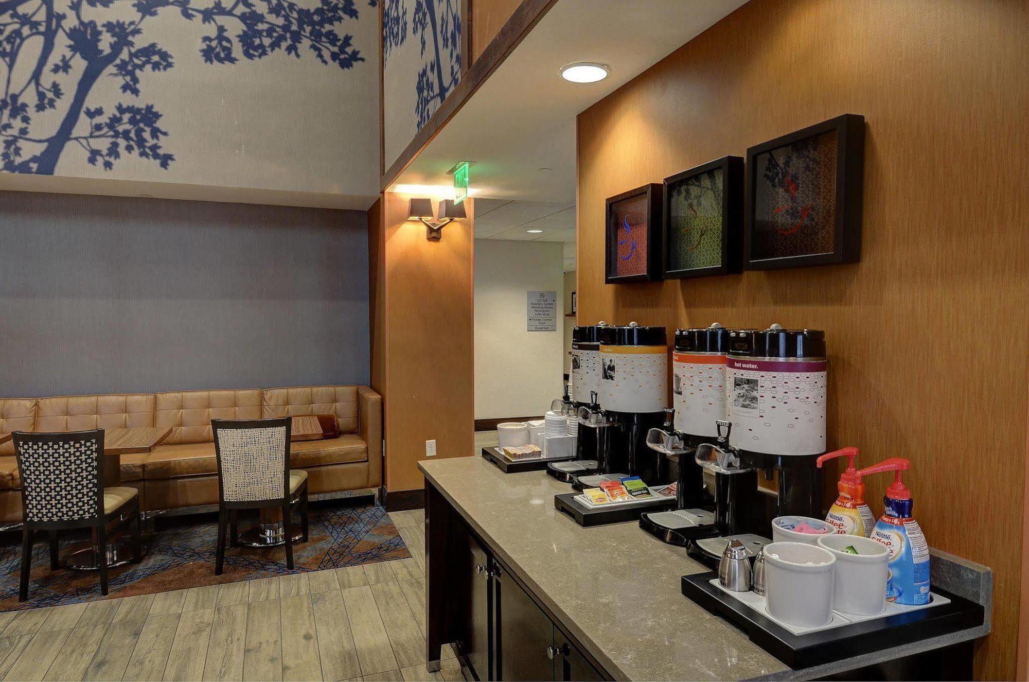 Hampton Inn & Suites Baltimore/Woodlawn Экстерьер фото