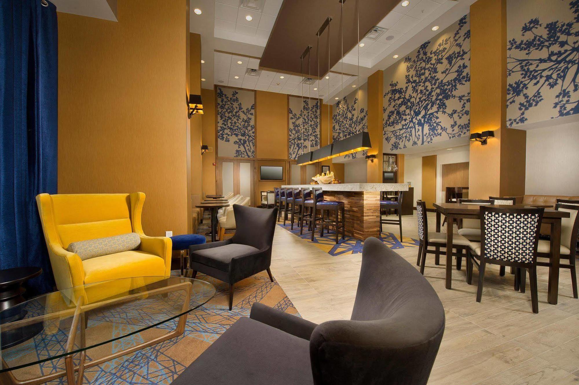 Hampton Inn & Suites Baltimore/Woodlawn Экстерьер фото