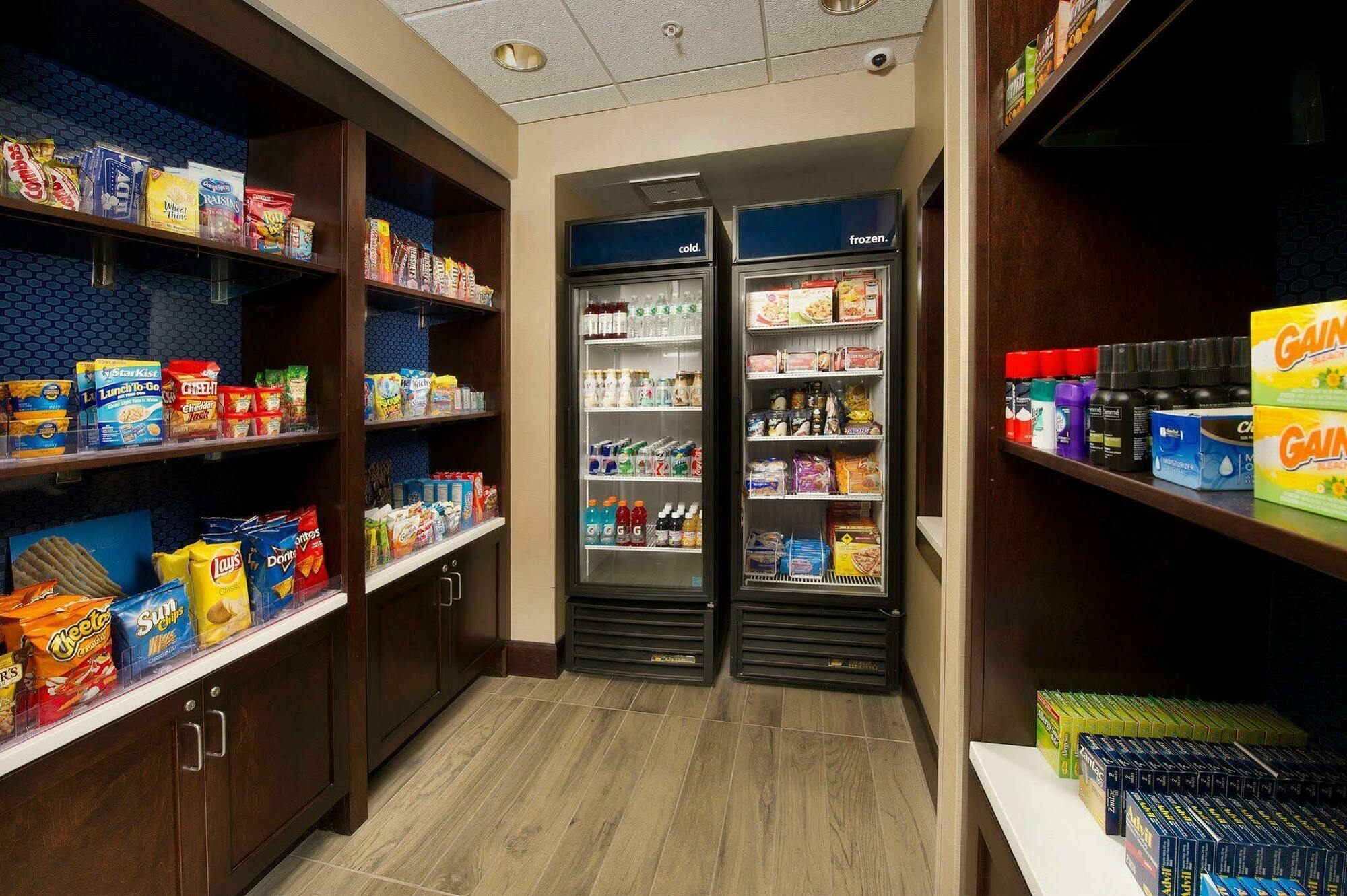 Hampton Inn & Suites Baltimore/Woodlawn Экстерьер фото